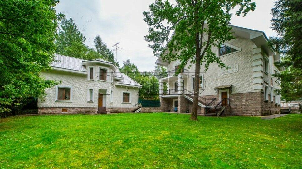 3-этажный коттедж 700 м² с отделкой