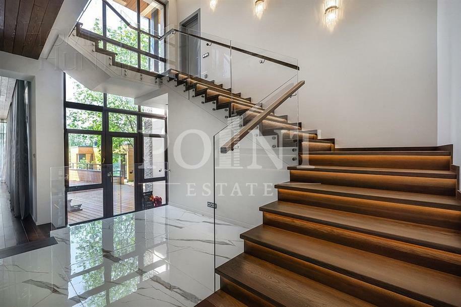 2-этажный коттедж 590 м² с отделкой