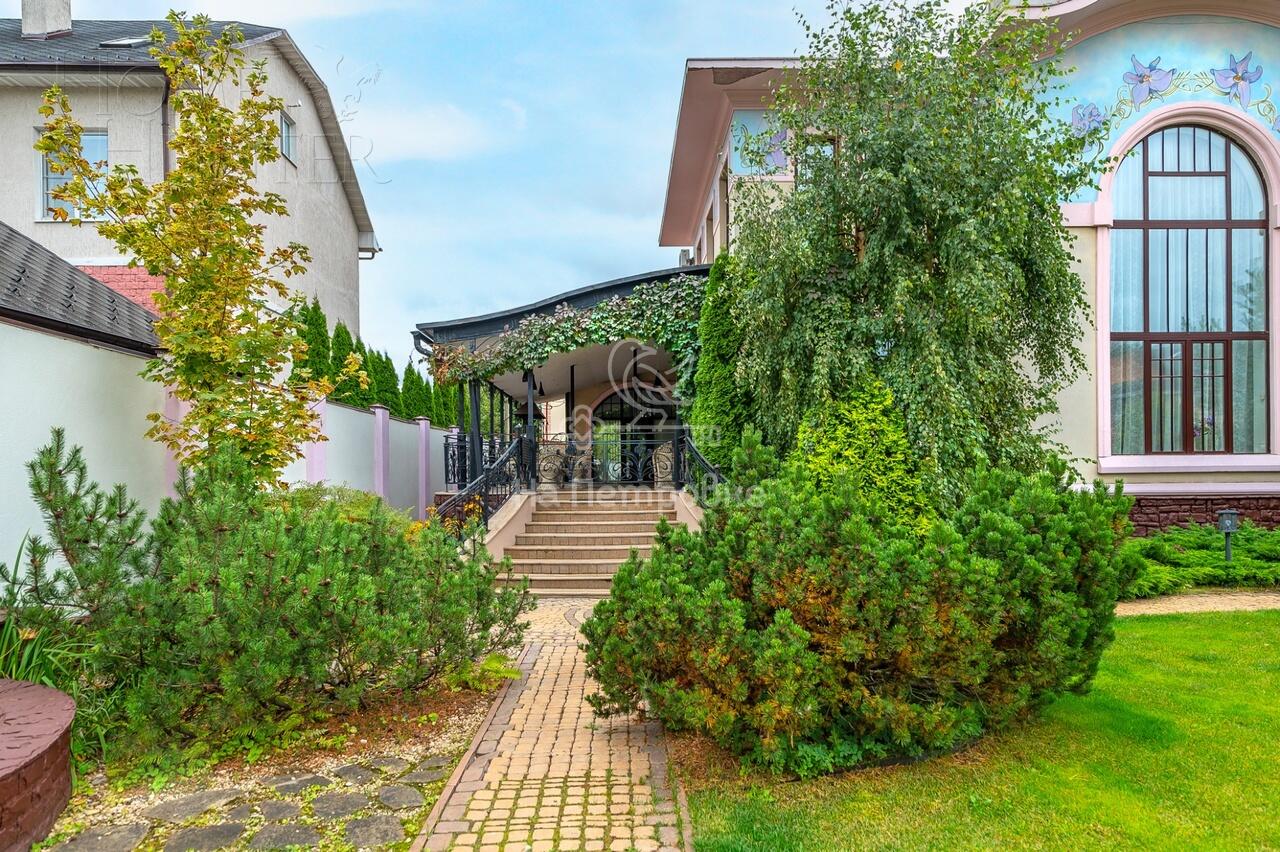 2-этажный коттедж 630 м² с отделкой