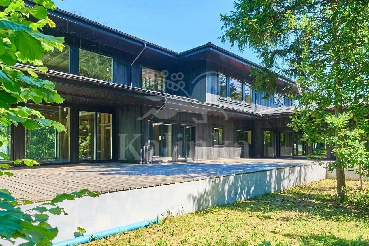 2-этажный коттедж 945 м² без отделки