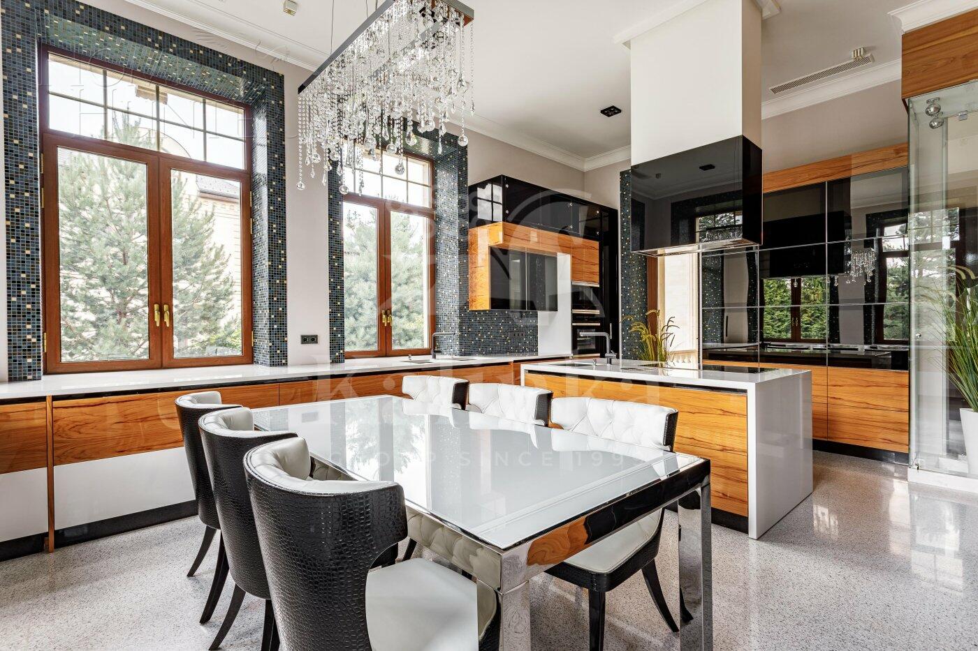 2-этажный коттедж 1 400 м² с отделкой