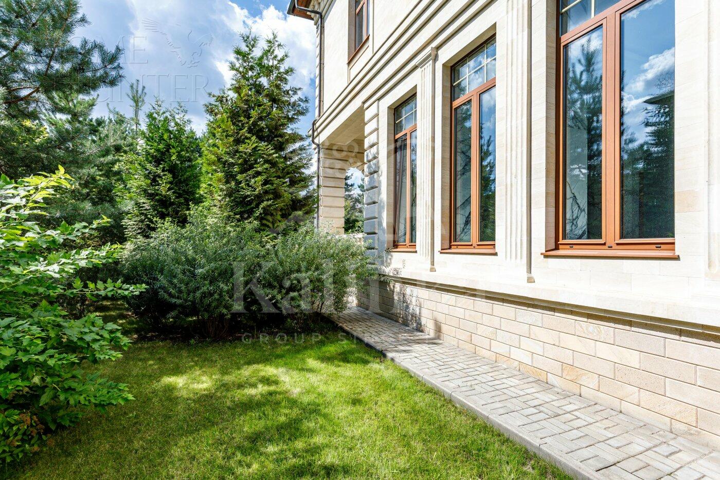 2-этажный коттедж 1 400 м² с отделкой