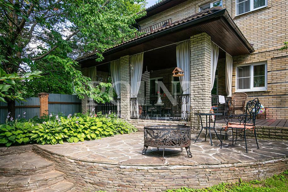 2-этажный коттедж 300 м² с отделкой