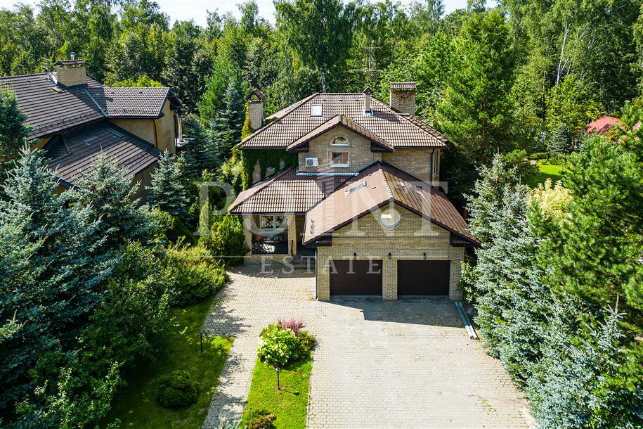 2-этажный коттедж 300 м² с отделкой