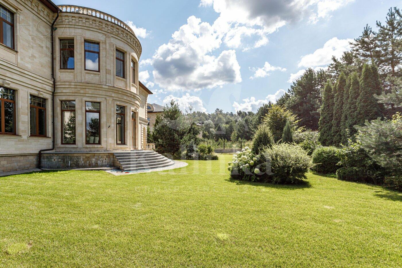 2-этажный коттедж 1 400 м² с отделкой