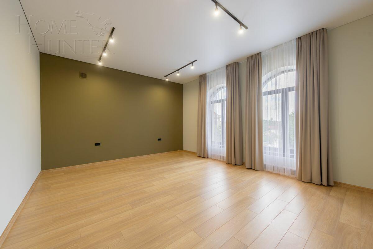 2-этажный коттедж 1 327 м² с отделкой