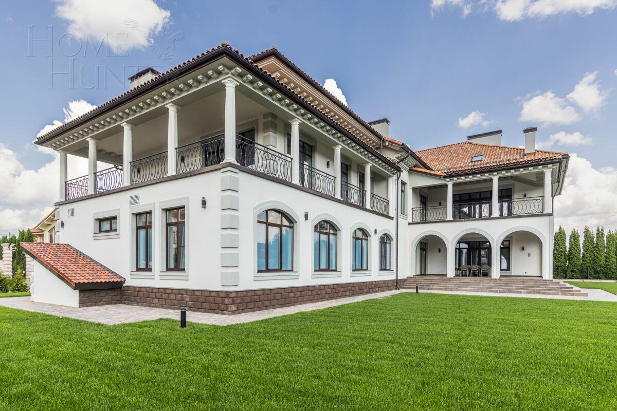 2-этажный коттедж 1 327 м² с отделкой