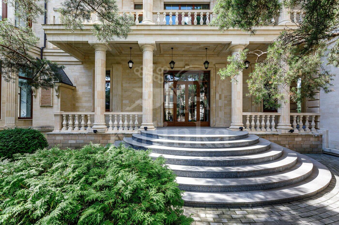 2-этажный коттедж 1 400 м² с отделкой