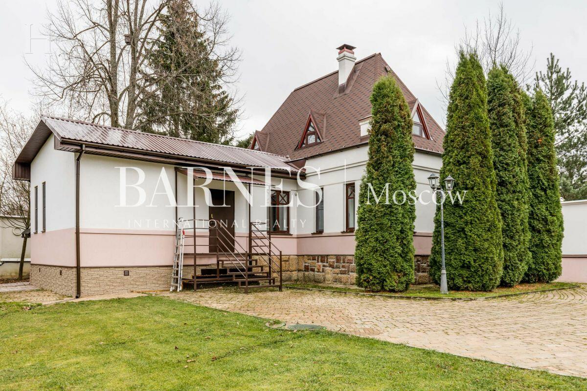 2-этажный коттедж 820 м² с отделкой