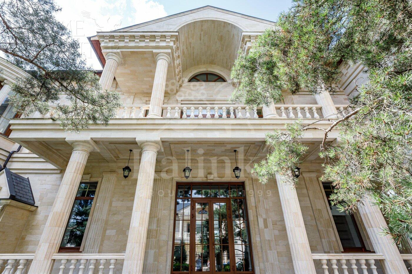 2-этажный коттедж 1 400 м² с отделкой