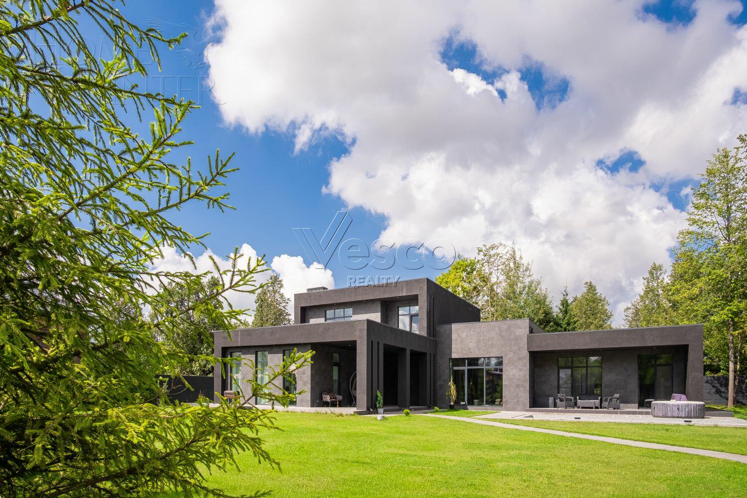 2-этажный коттедж 450 м² с отделкой