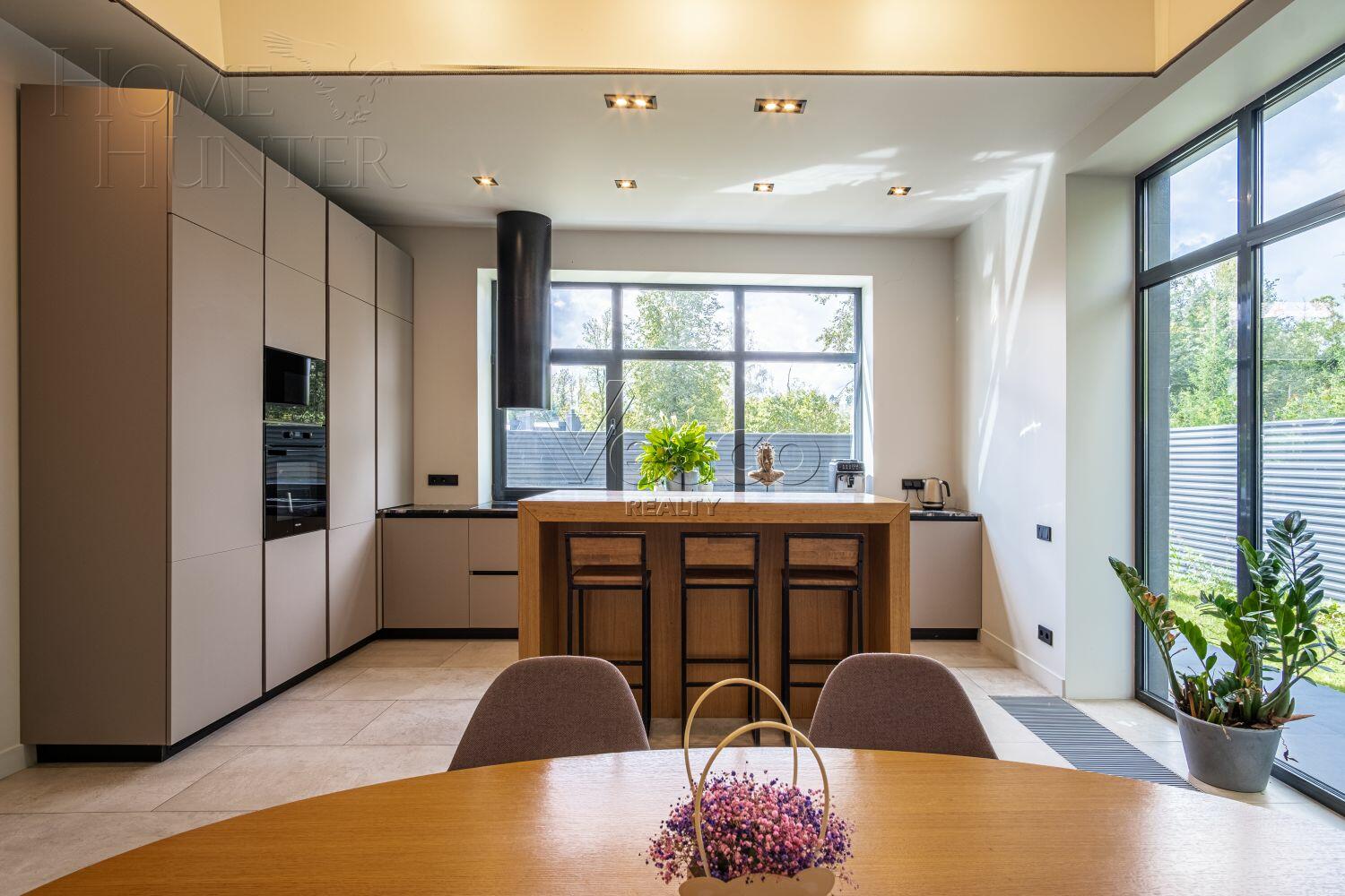 2-этажный коттедж 450 м² с отделкой