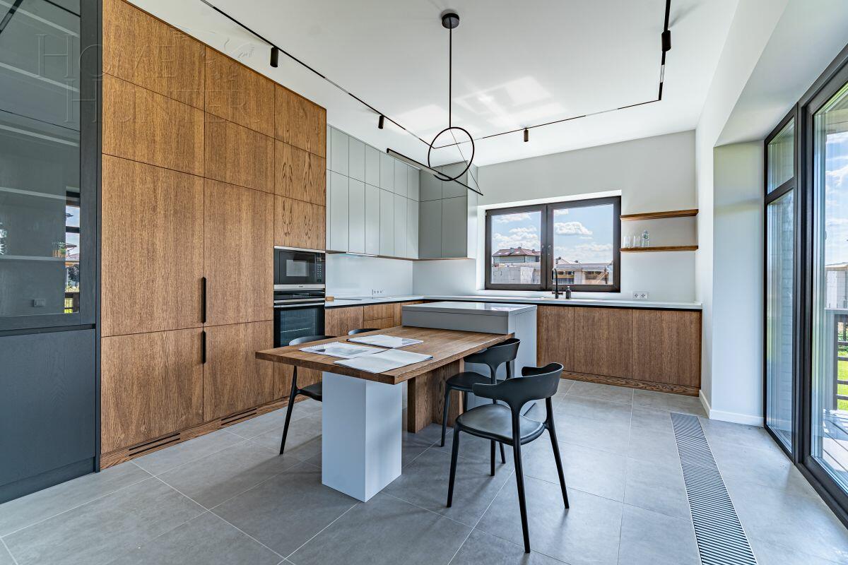 2-этажный коттедж 200 м² с отделкой