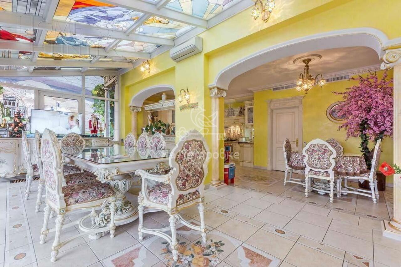 10-КОМН. КВАРТИРА С ОТДЕЛКОЙ 560 М² НА 4 ЭТАЖЕ