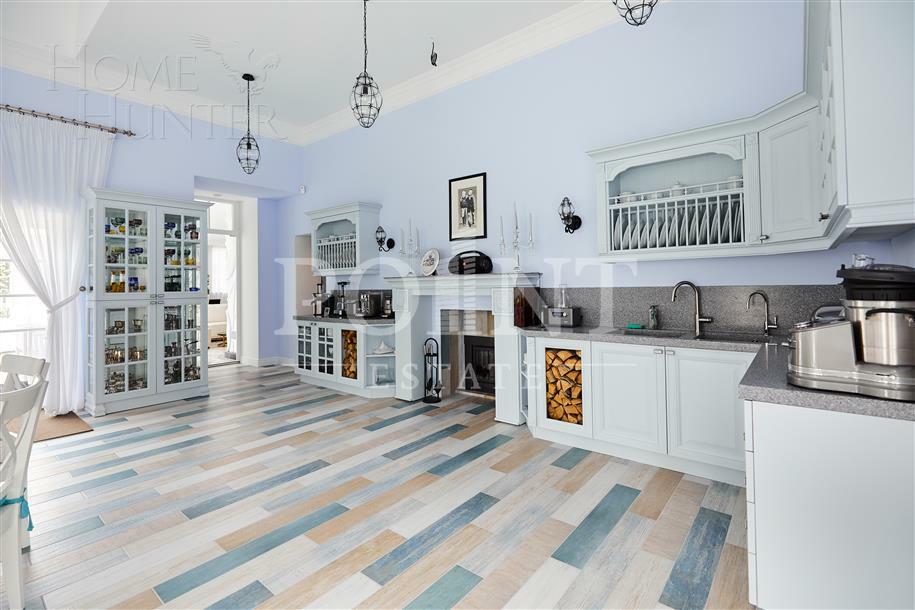 3-этажный коттедж 550 м² с отделкой