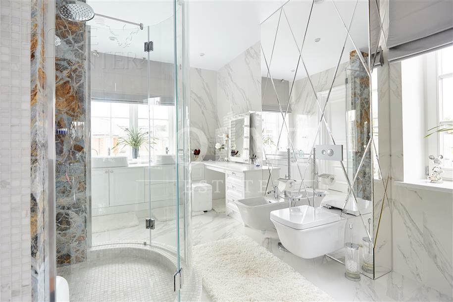 3-этажный коттедж 550 м² с отделкой