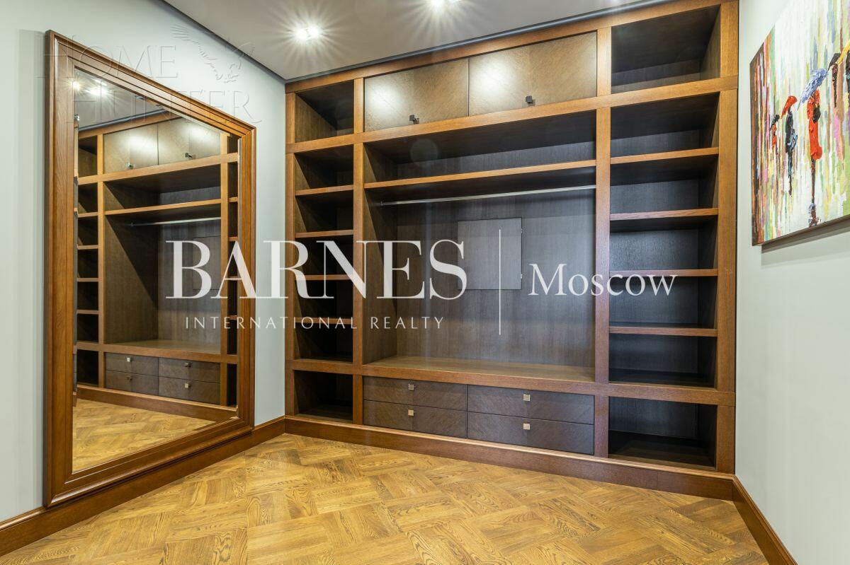 2-этажный коттедж 1 065 м² с отделкой