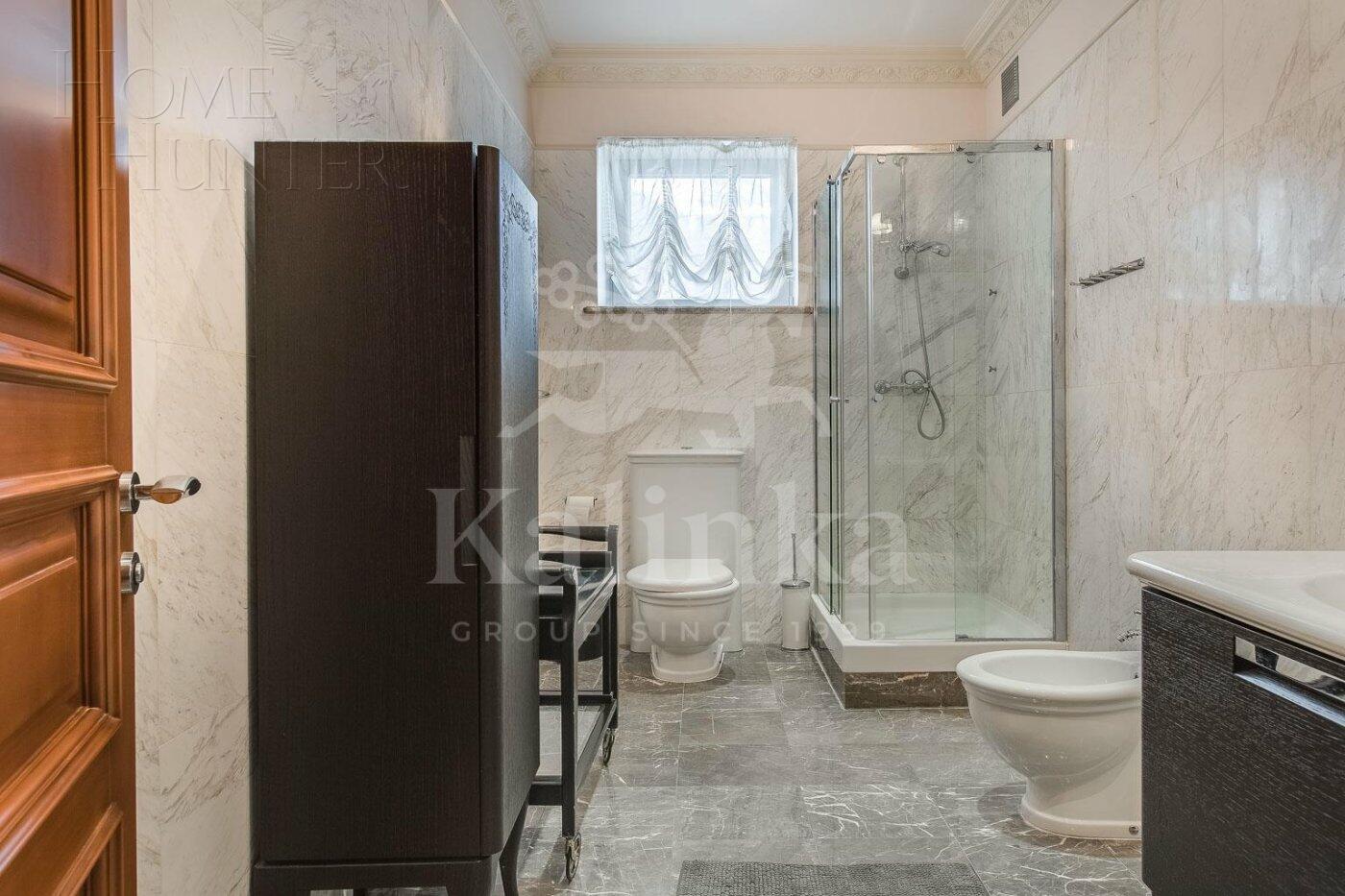 2-этажный коттедж 1 100 м² с отделкой