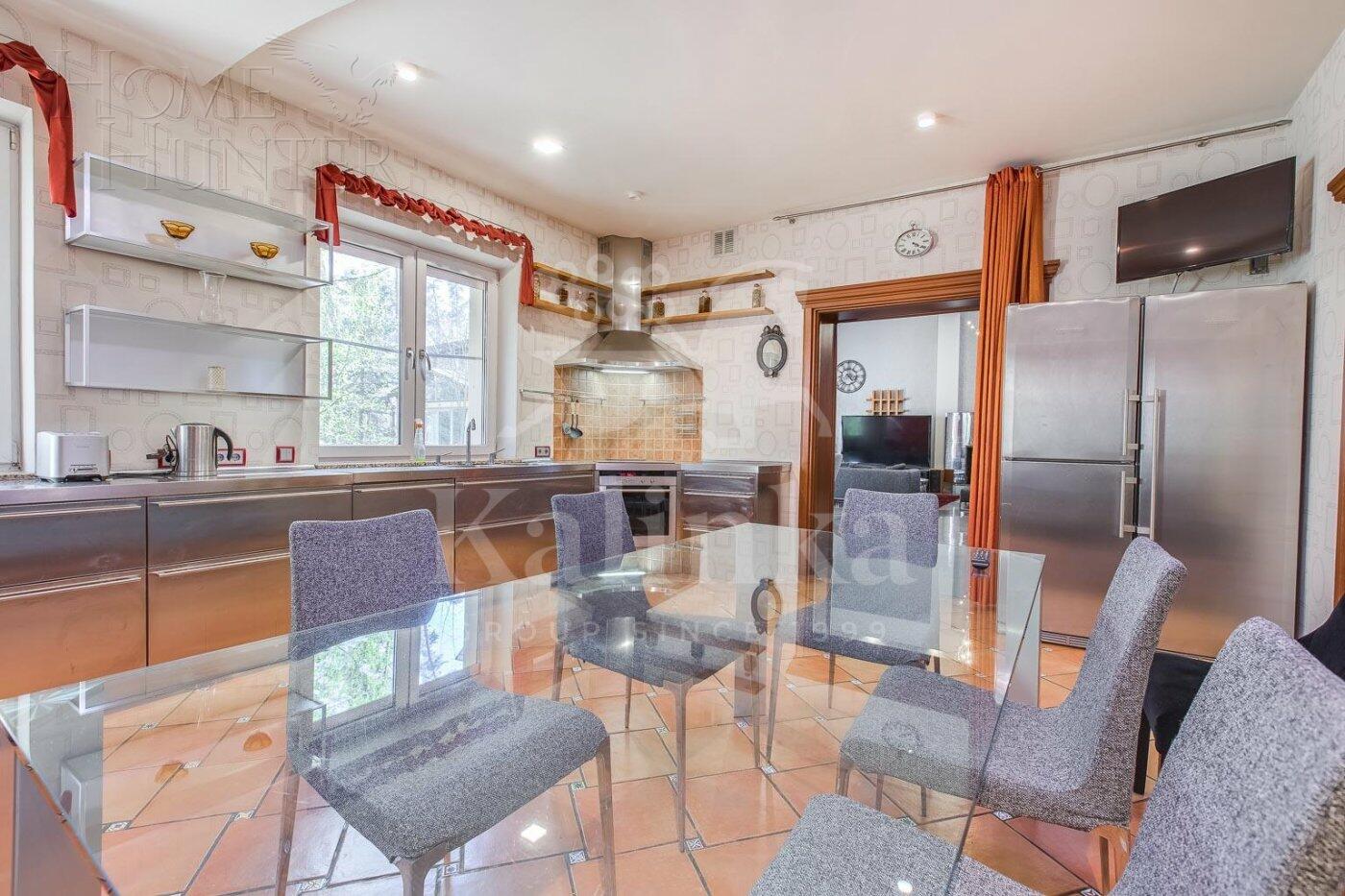 2-этажный коттедж 1 100 м² с отделкой