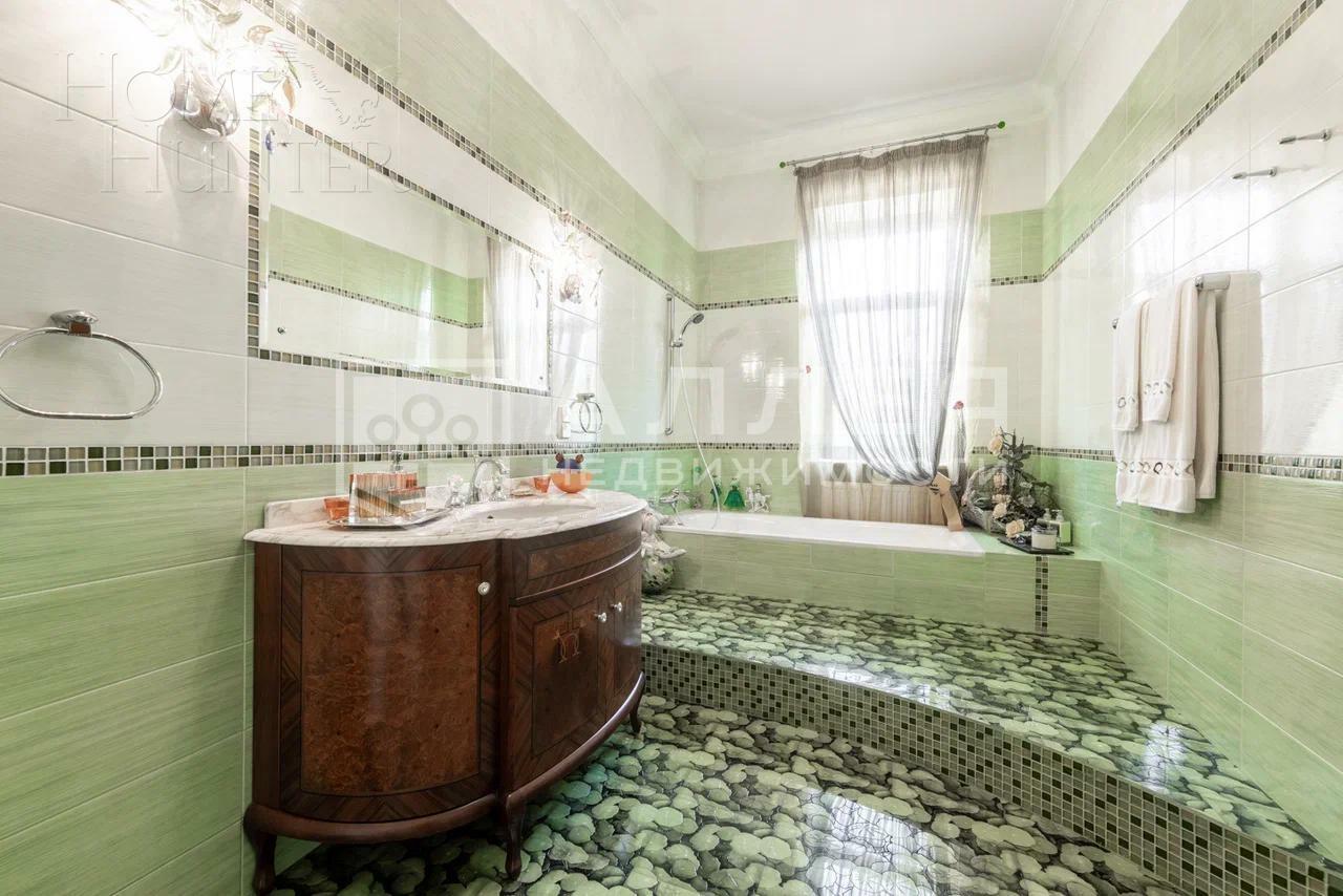 2-этажный коттедж 1 050 м² с отделкой