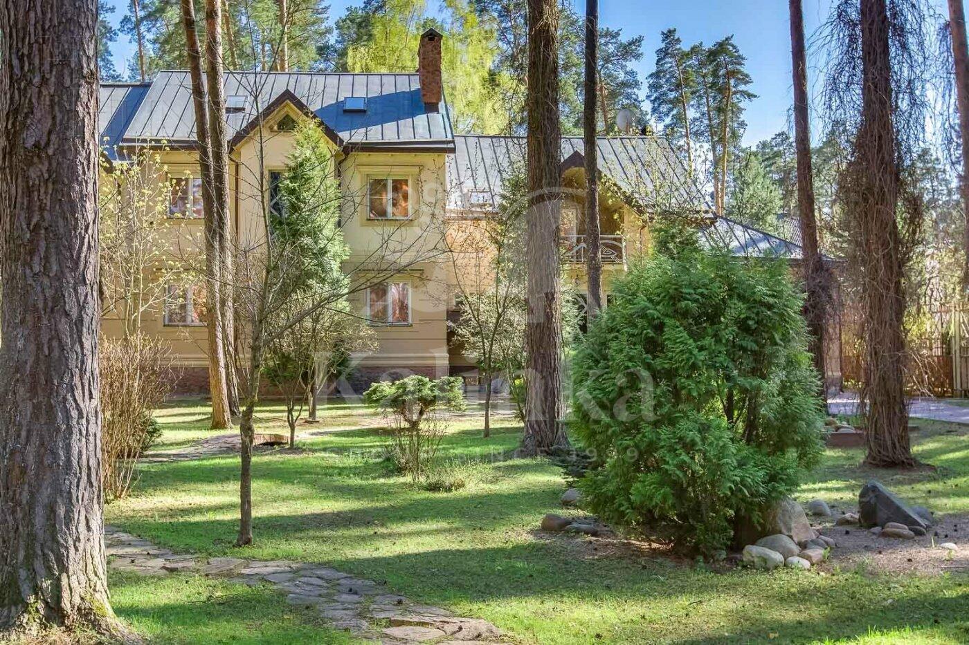 2-этажный коттедж 1 100 м² с отделкой