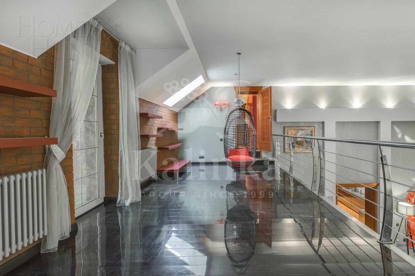 2-этажный коттедж 1 100 м² с отделкой