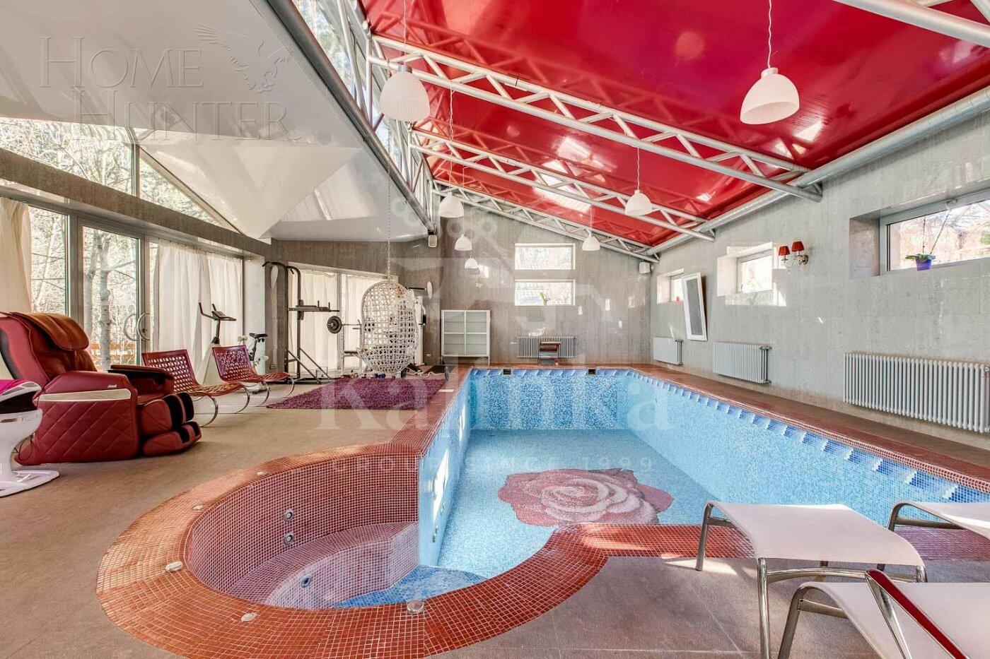 2-этажный коттедж 1 100 м² с отделкой