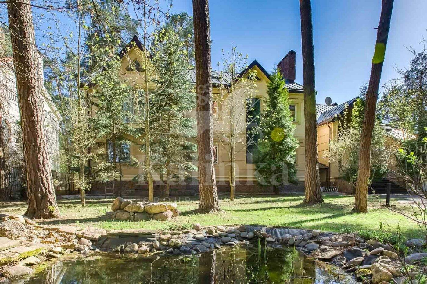 2-этажный коттедж 1 100 м² с отделкой