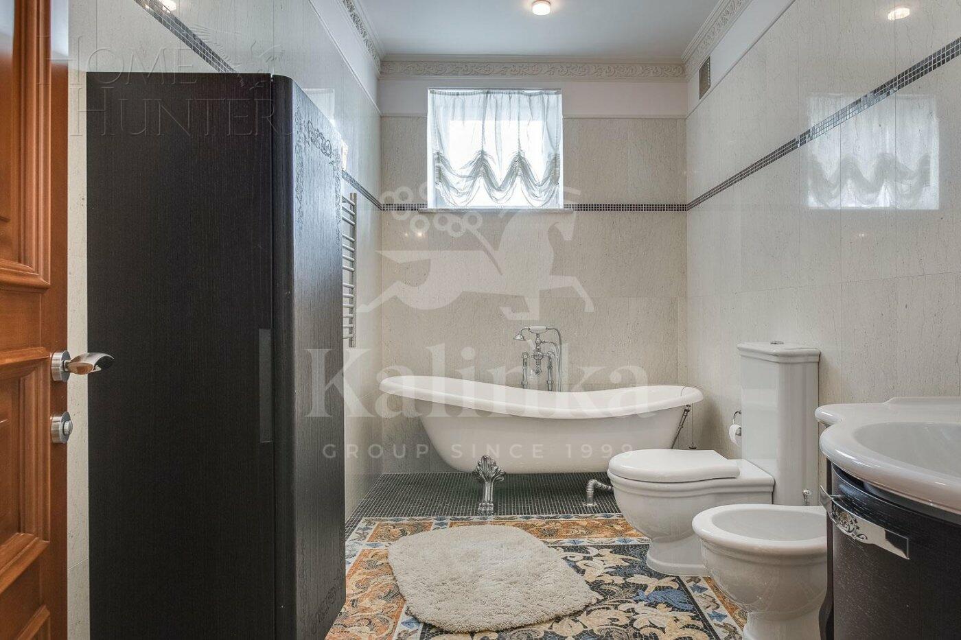 2-этажный коттедж 1 100 м² с отделкой