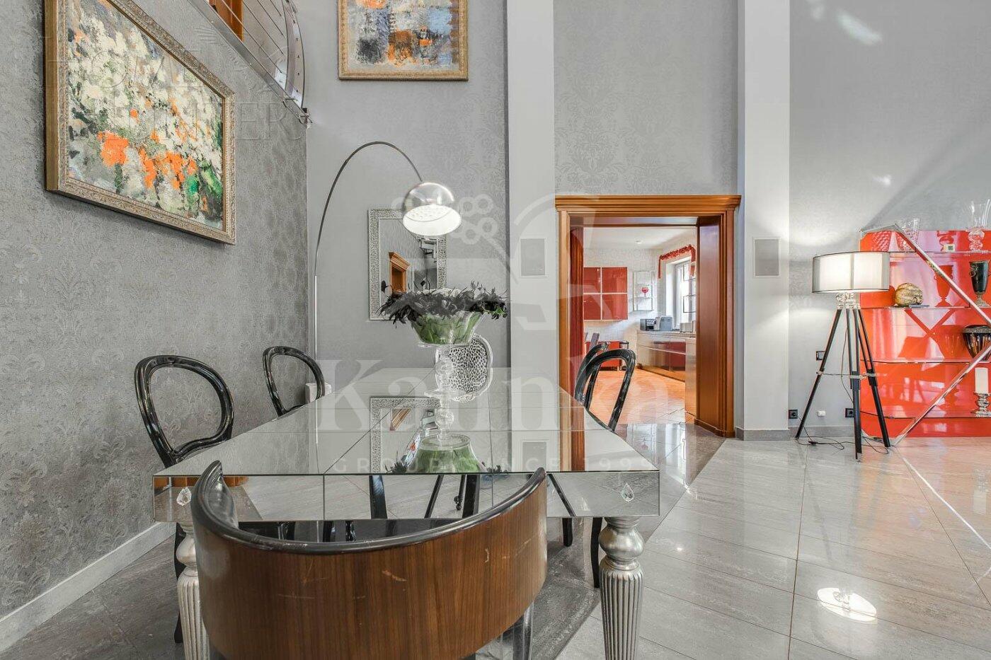 2-этажный коттедж 1 100 м² с отделкой