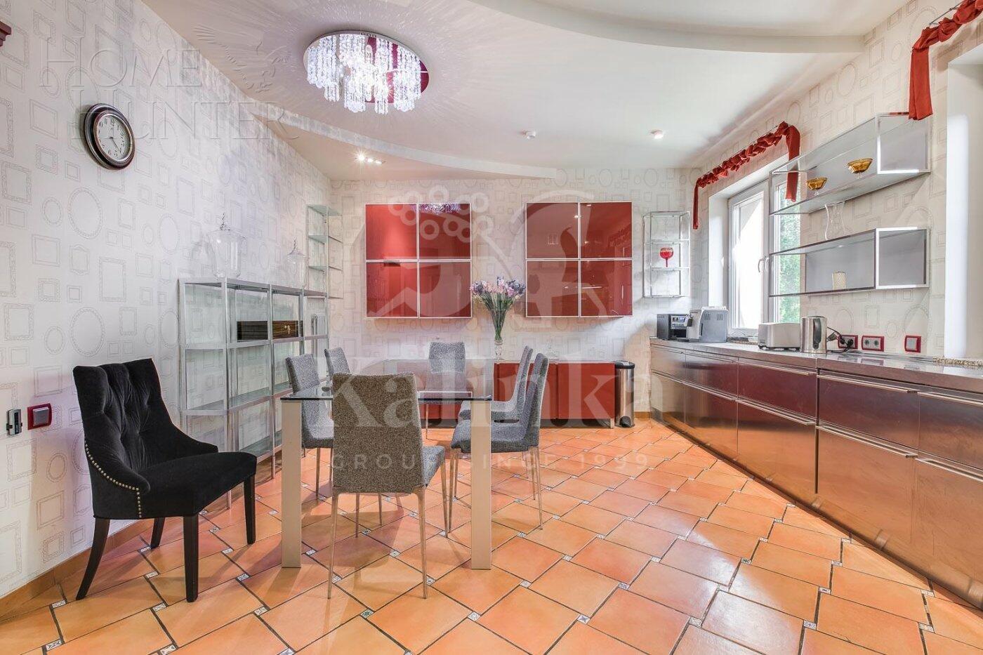 2-этажный коттедж 1 100 м² с отделкой