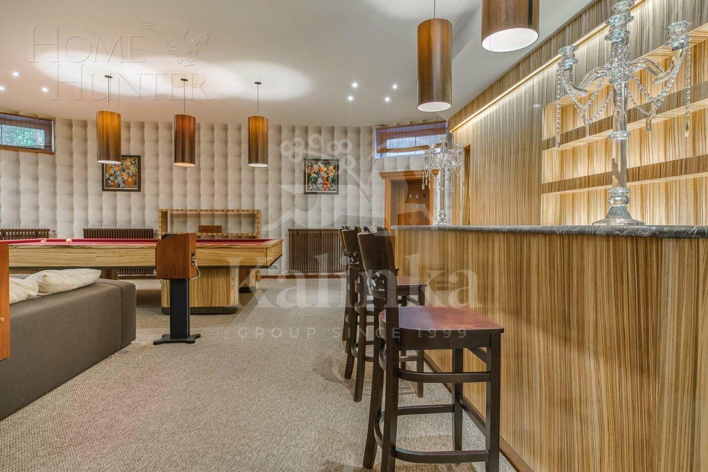 2-этажный коттедж 1 100 м² с отделкой