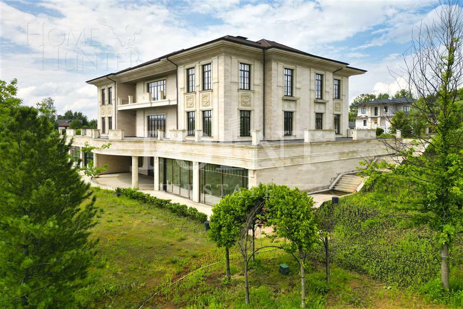 2-этажный коттедж 3 600 м² без отделки