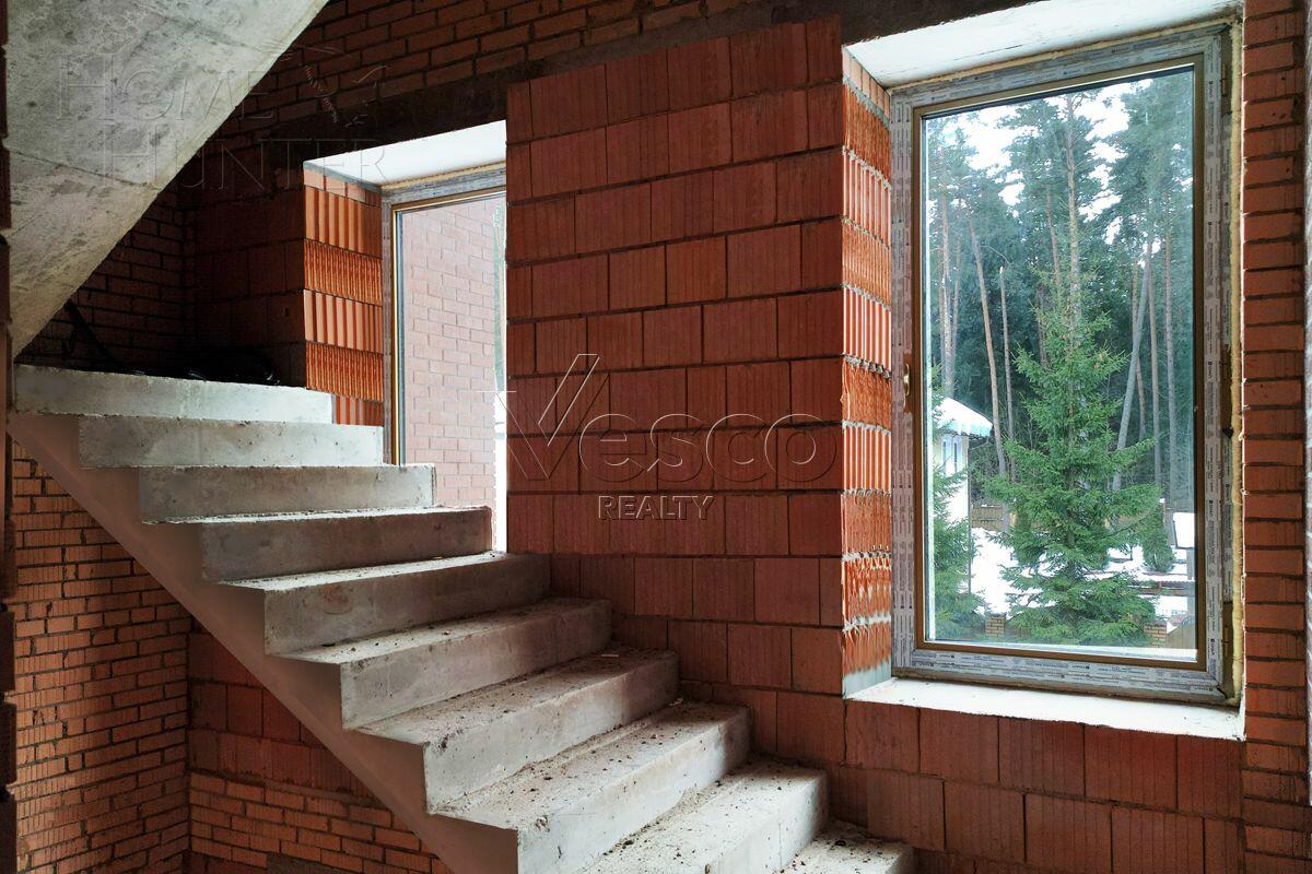 2-этажный коттедж 1 100 м² без отделки