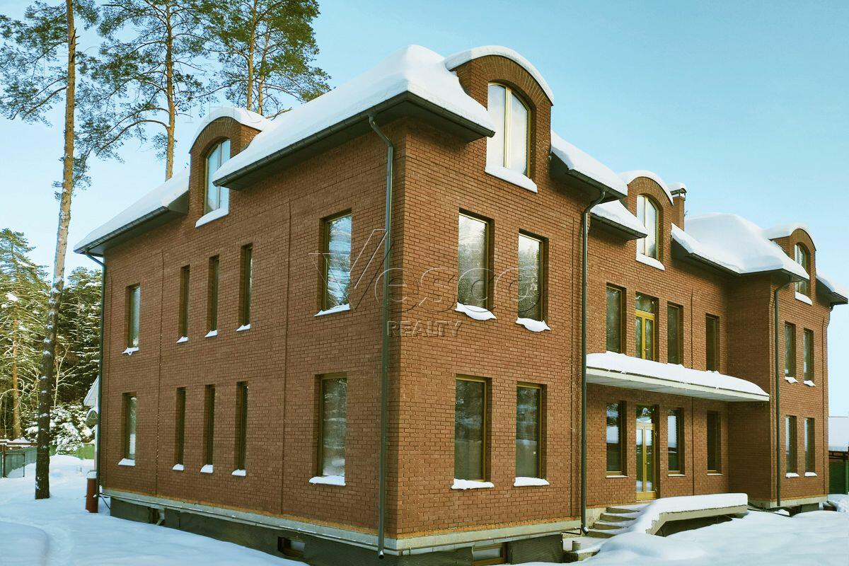 2-этажный коттедж 1 100 м² без отделки