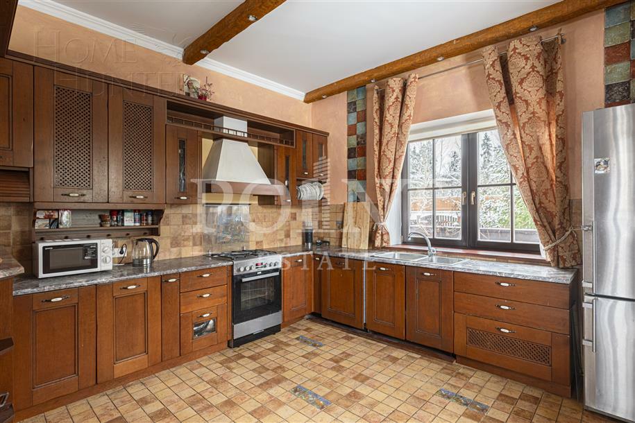 2-этажный коттедж 300 м² с отделкой