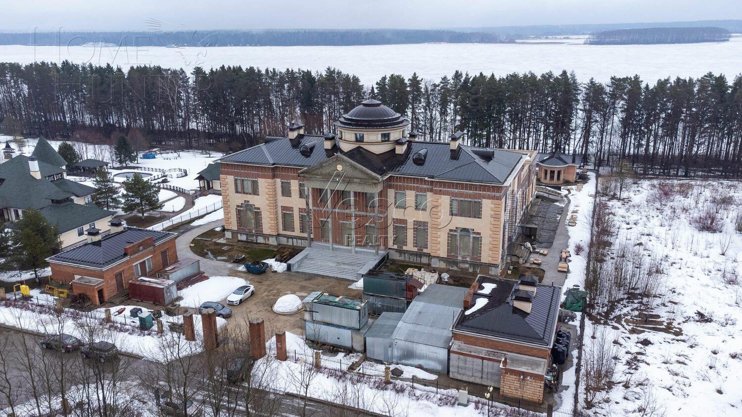 3-этажный коттедж 4 000 м² с отделкой