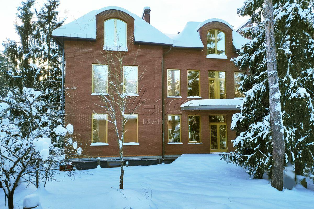 2-этажный коттедж 1 100 м² без отделки