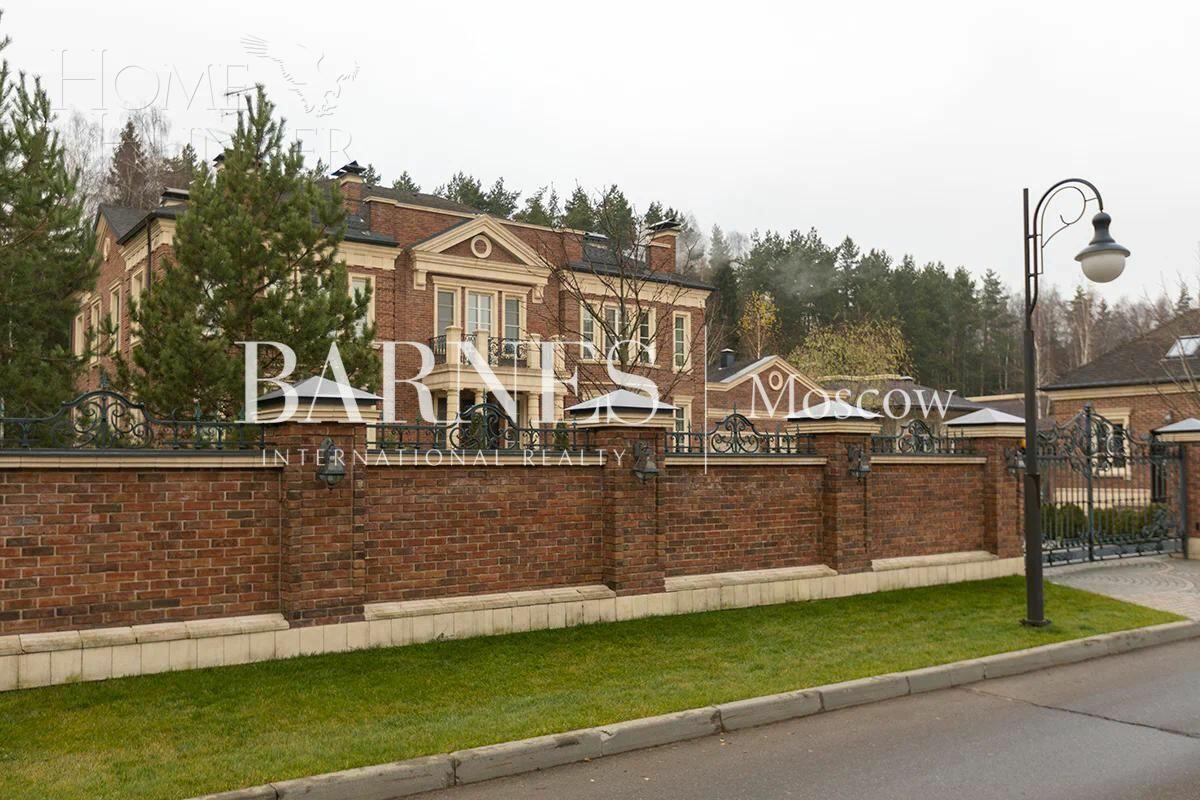 2-этажный коттедж 306 м² без отделки