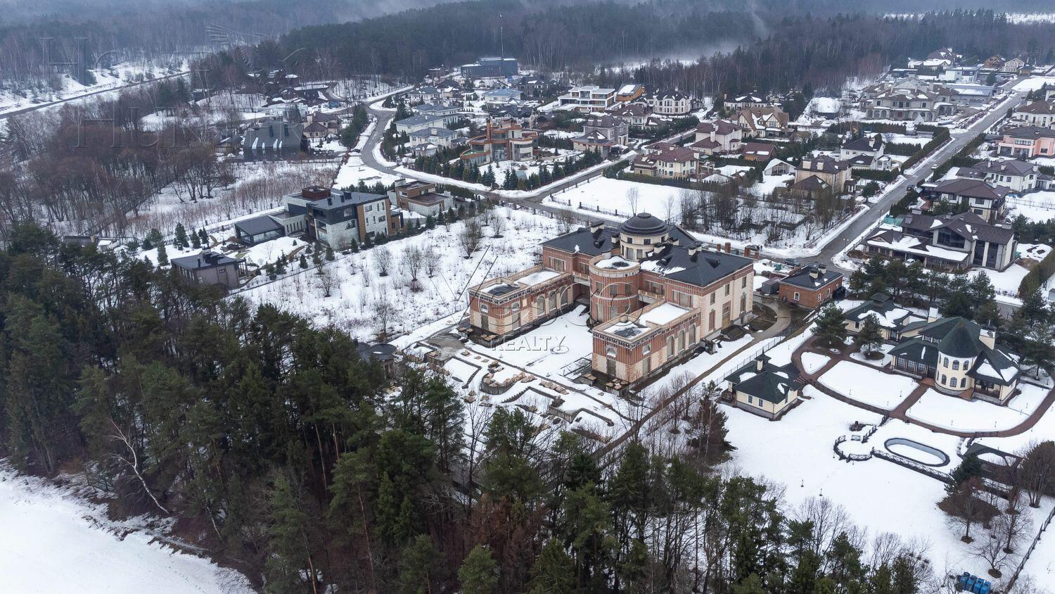 3-этажный коттедж 4 000 м² с отделкой