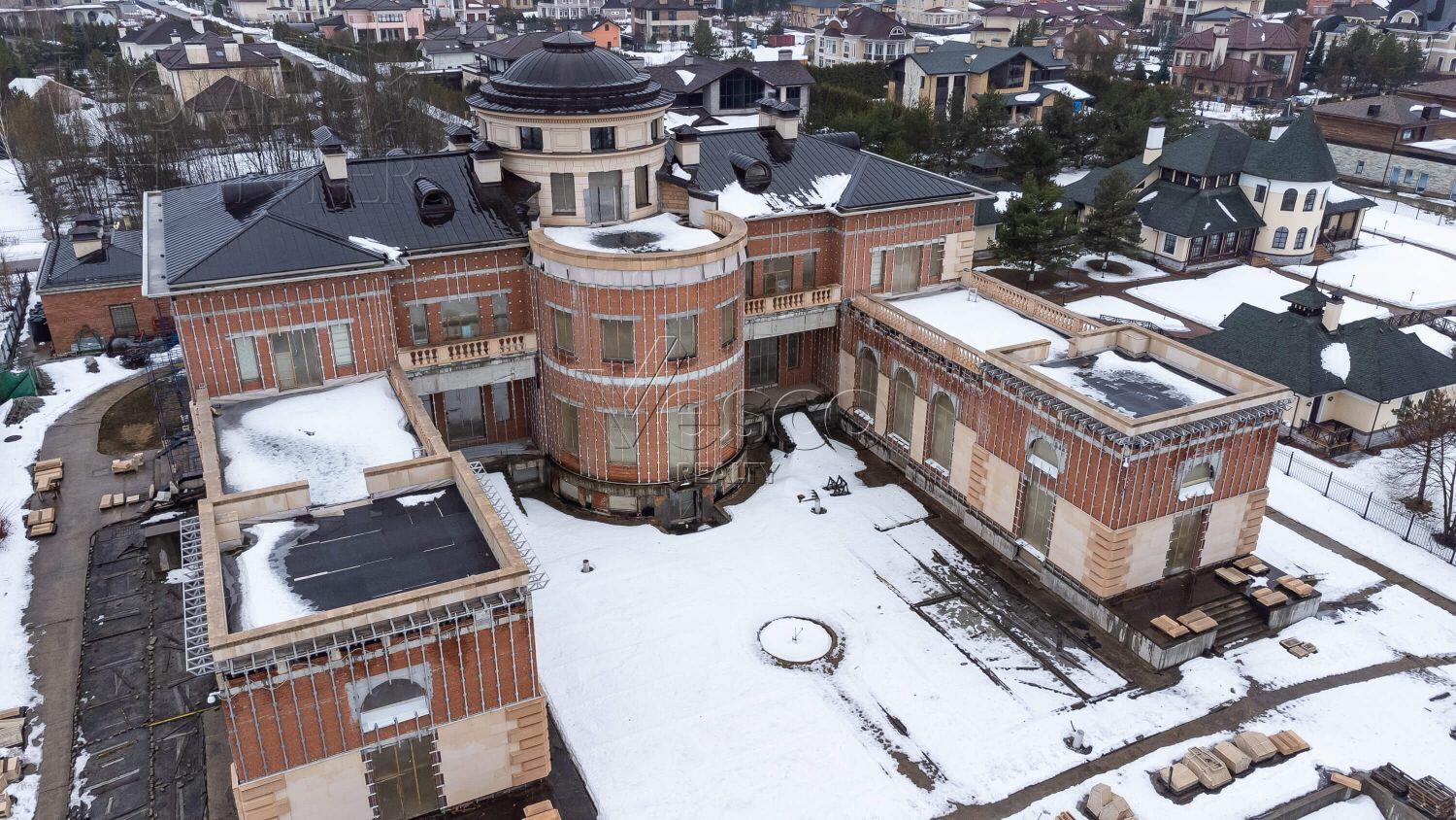 3-этажный коттедж 4 000 м² с отделкой