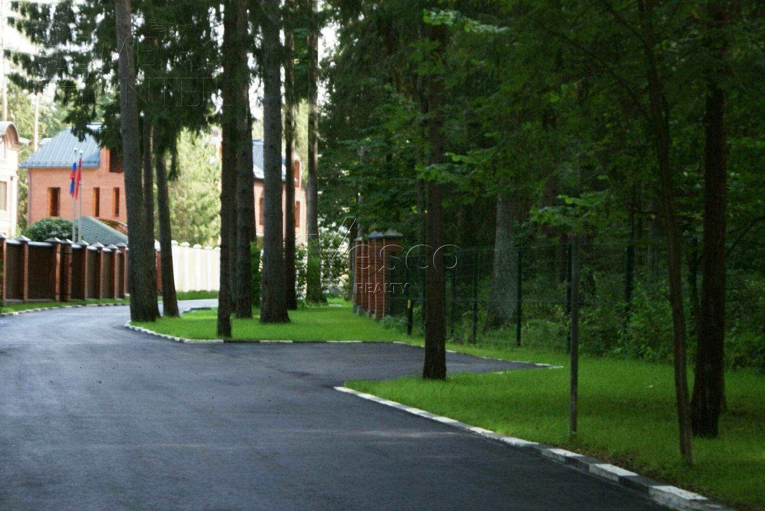 2-этажный коттедж 1 100 м² без отделки