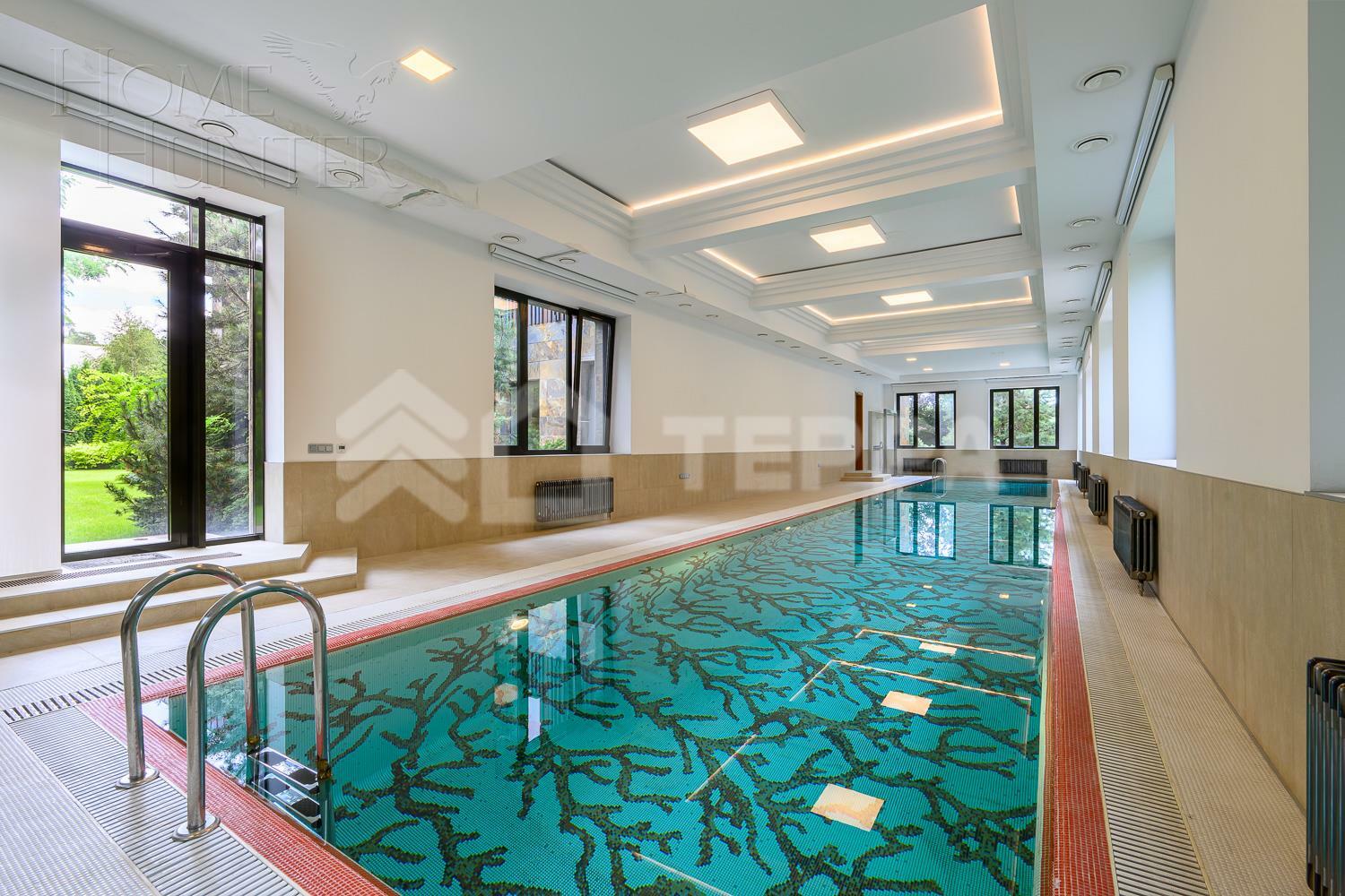 2-этажный коттедж 1 365 м² с отделкой