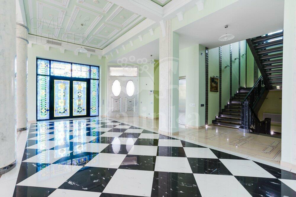 2-этажный коттедж 745 м² с отделкой