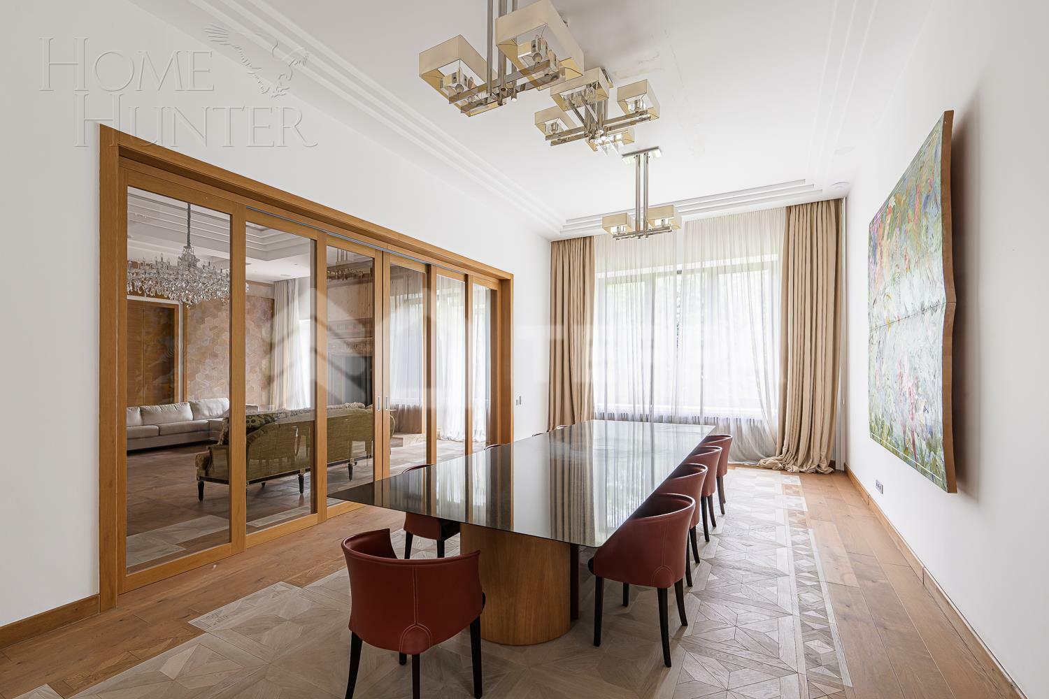 2-этажный коттедж 1 365 м² с отделкой