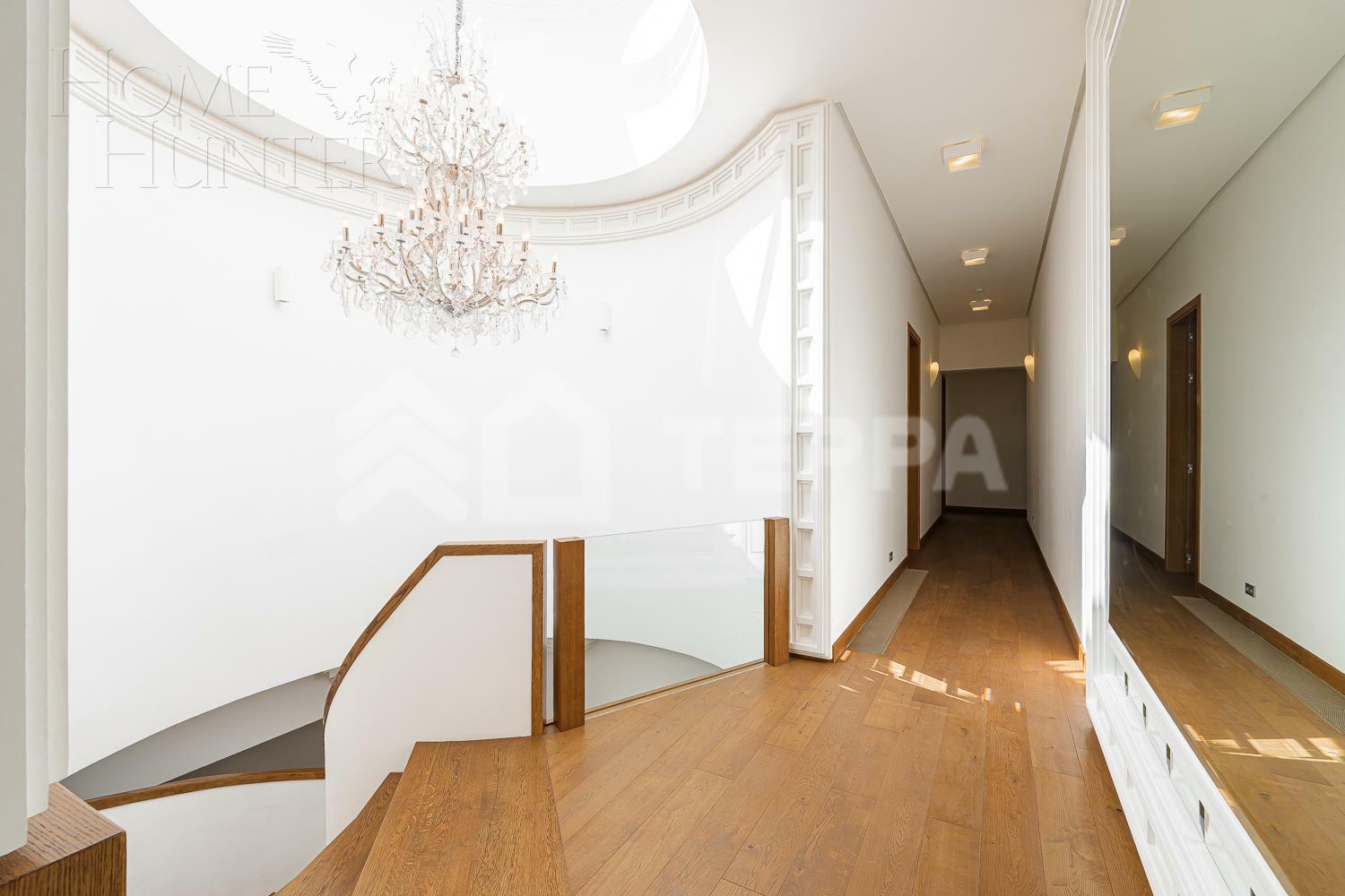 2-этажный коттедж 1 365 м² с отделкой