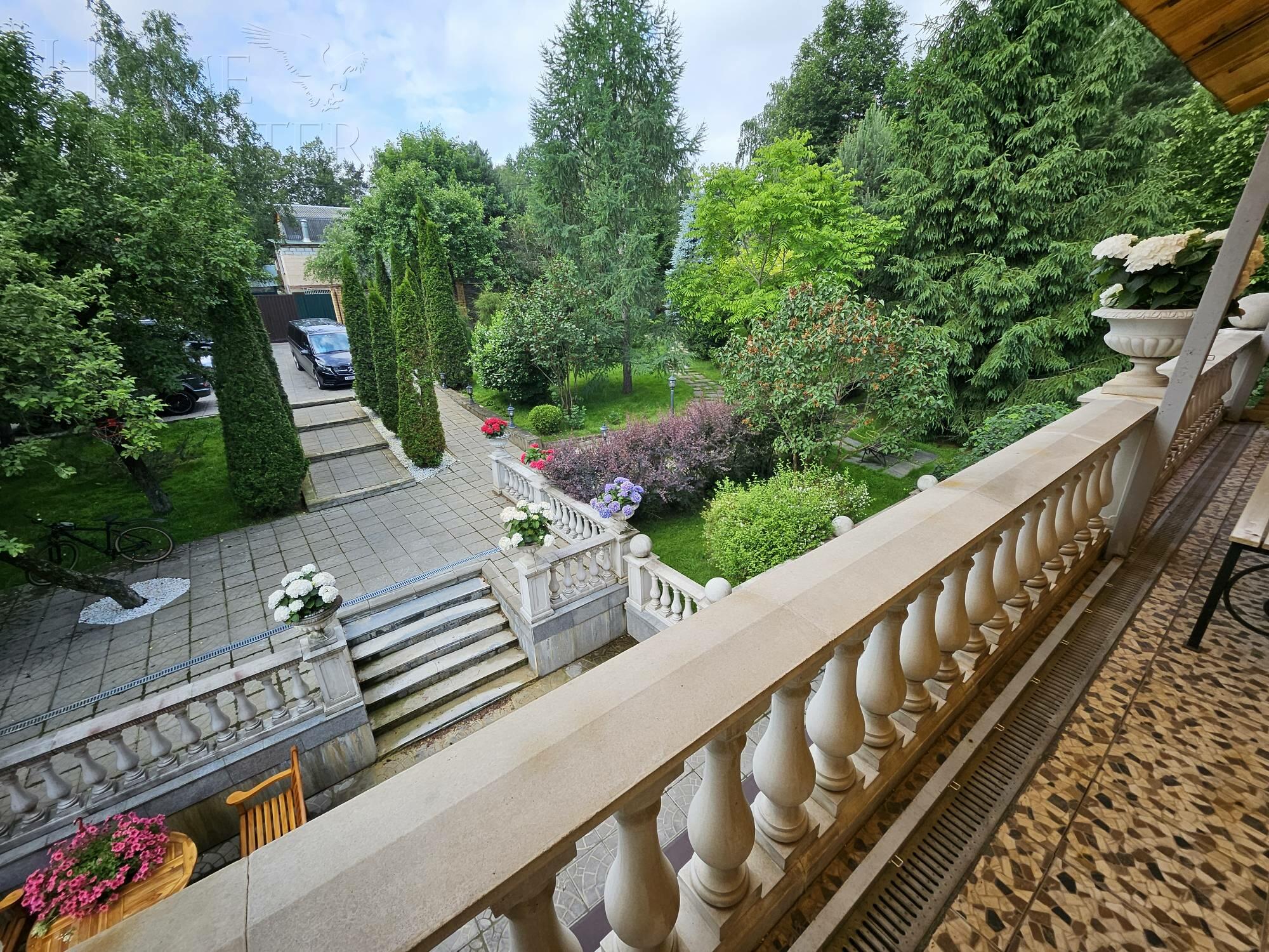 3-этажный коттедж 287 м² с отделкой