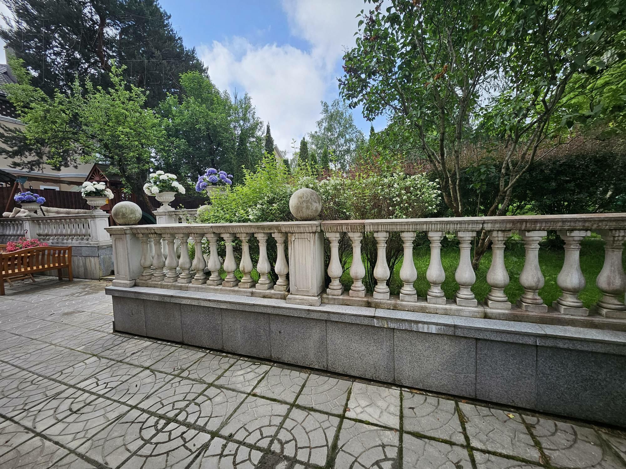 3-этажный коттедж 287 м² с отделкой