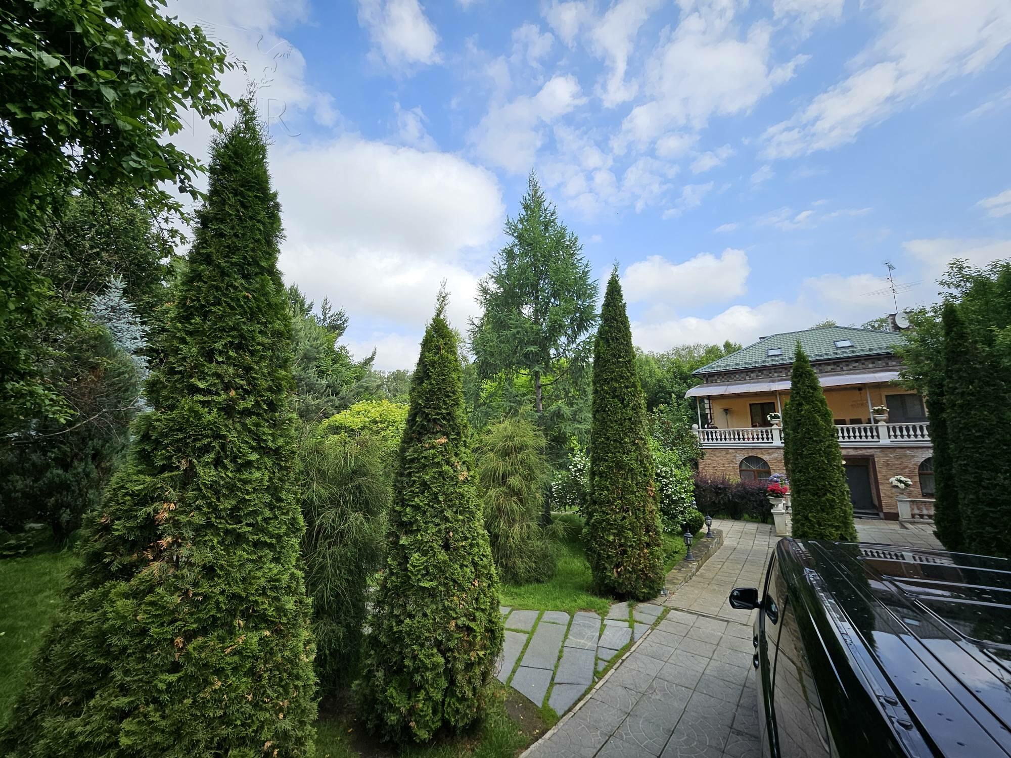 3-этажный коттедж 287 м² с отделкой