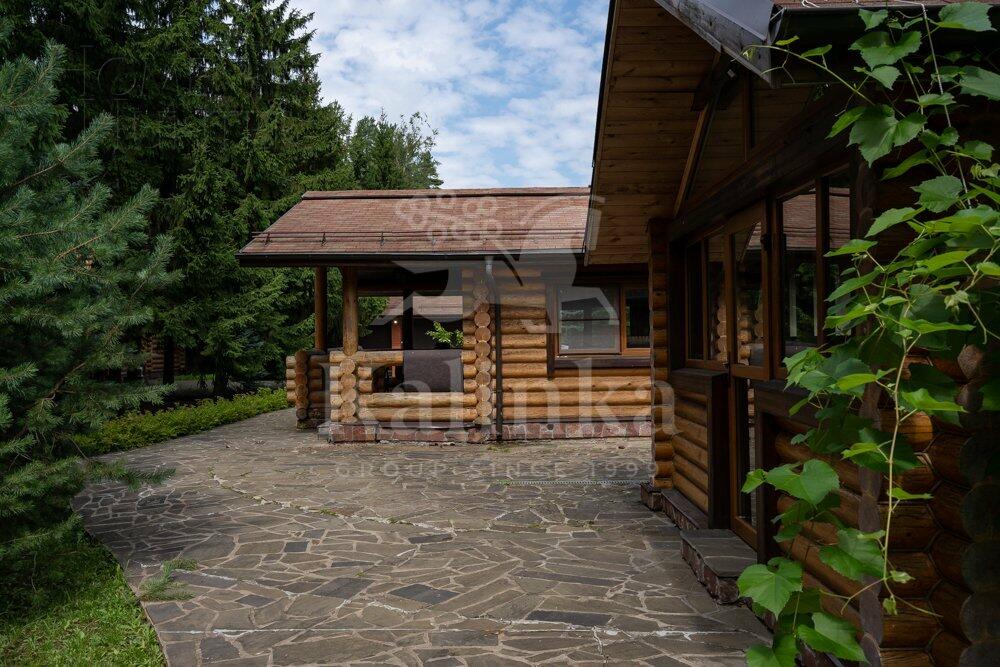 3-этажный коттедж 550 м² с отделкой